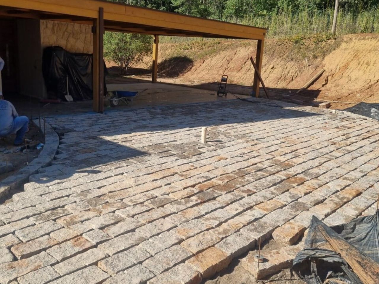 calçamento de pedras folheta